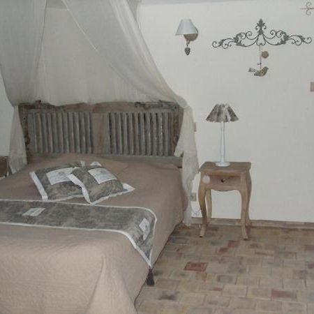 Mas Bella Cortis Bed & Breakfast La Garde Adhemar Bagian luar foto
